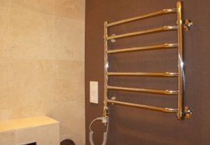 Установка электрического полотенцесушителя в ванной в Копейске
