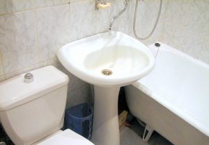 Установка раковины тюльпан в ванной в Копейске